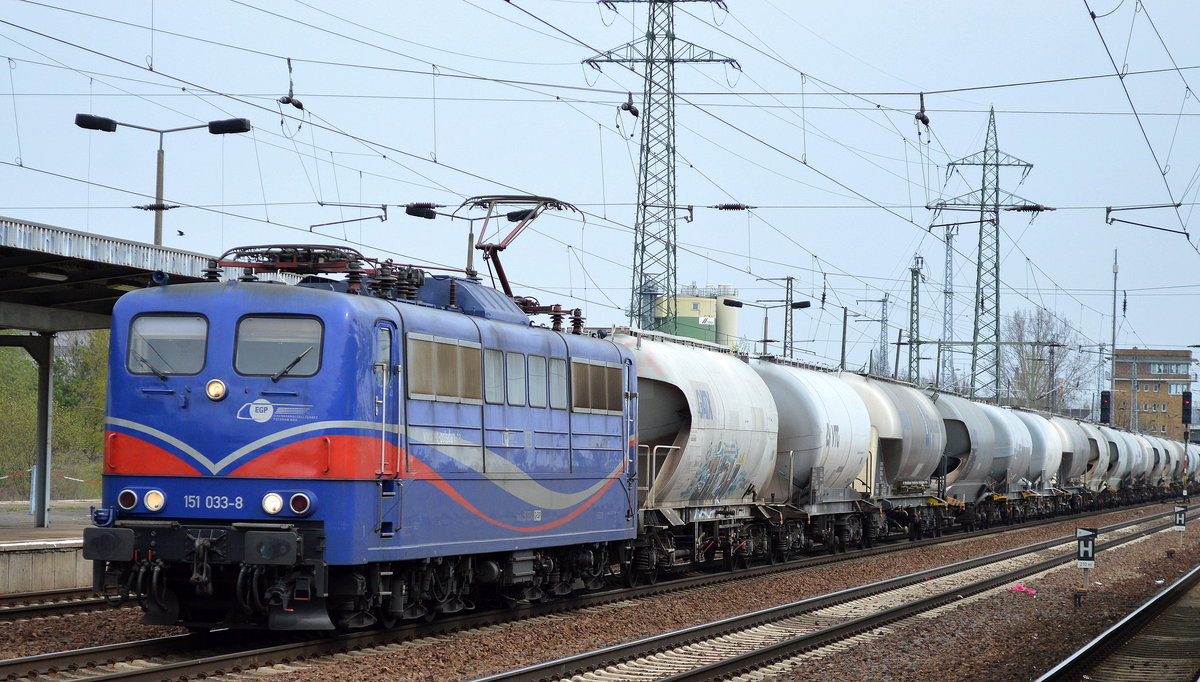EGP 151 033-8 mit Zementstaubzug (leer) am 15.04.16 Bf. Flughafen Berlin-Schönefeld.