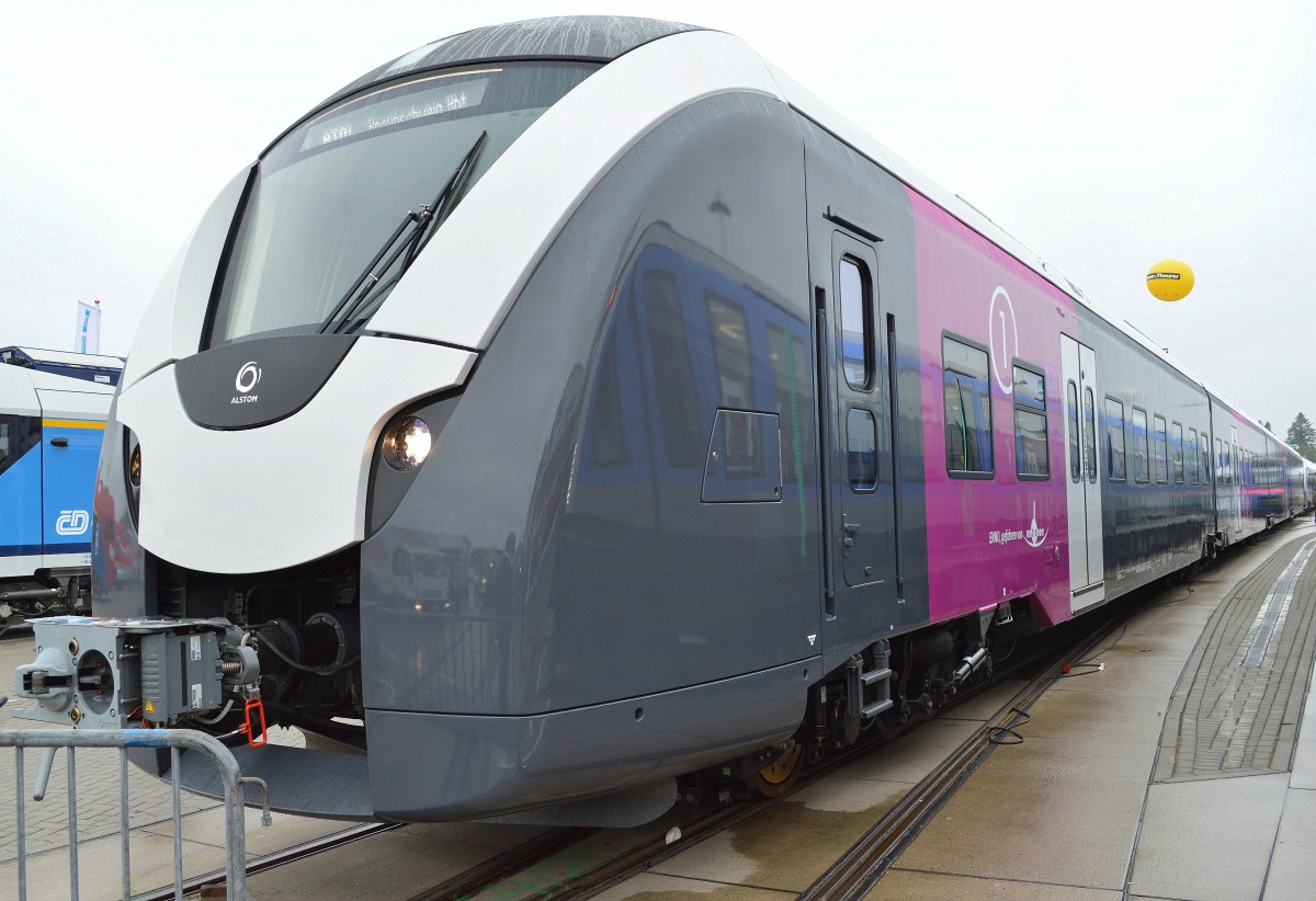 Ein Alstom Coradia Continental, ein niederfluriger E-Triebzug für das neue Netz mit dem Namen Eletro-Netz Niedersachsen-Ost (ENNO) vom Betreiber Metronom ab Dezember 2015 auf der Inno Trans Berlin, 26.09.14 Optisch nicht unbedingt ein Highlight finde ich persönlich.