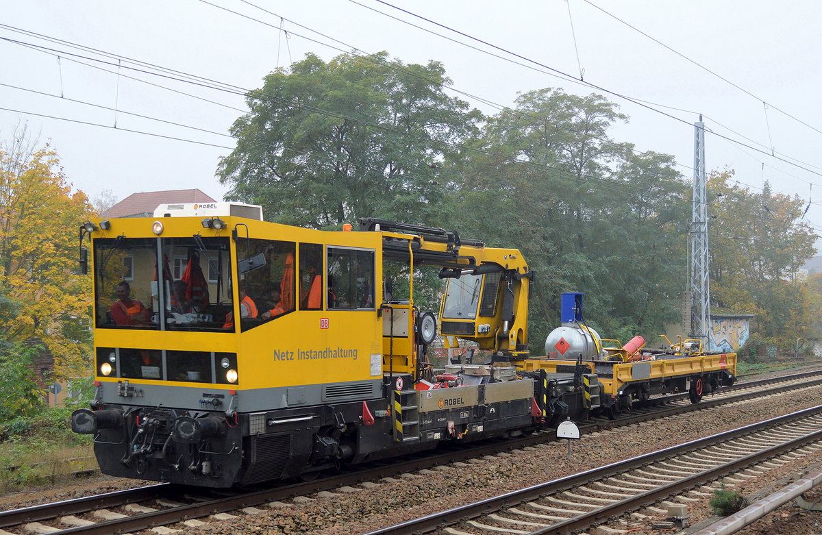 Ein BAMOWG 54.22 der DB Netz Instandhaltung am 19.10.17 Berlin-Köpenick