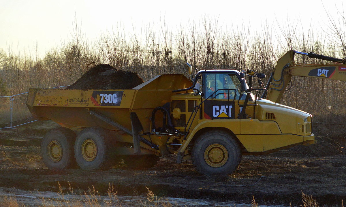 Ein CAT DUMPER Typ 730C im Einsatz bei Erdarbeiten Höhe S-Bhf. Betriebsbahnhof Berlin-Schöneweide, 07.12.17