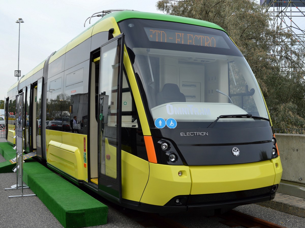 Ein joint venture zwischen der deutschen Fa. Trans Tec Vetschau Gmbh und dem ukrainischen Konzern Electron präsentierte diese wunderschöne und moderne Niederflurstraßenbahn, die OmniTram auf der Inno Trans Berlin, 24.09.14 