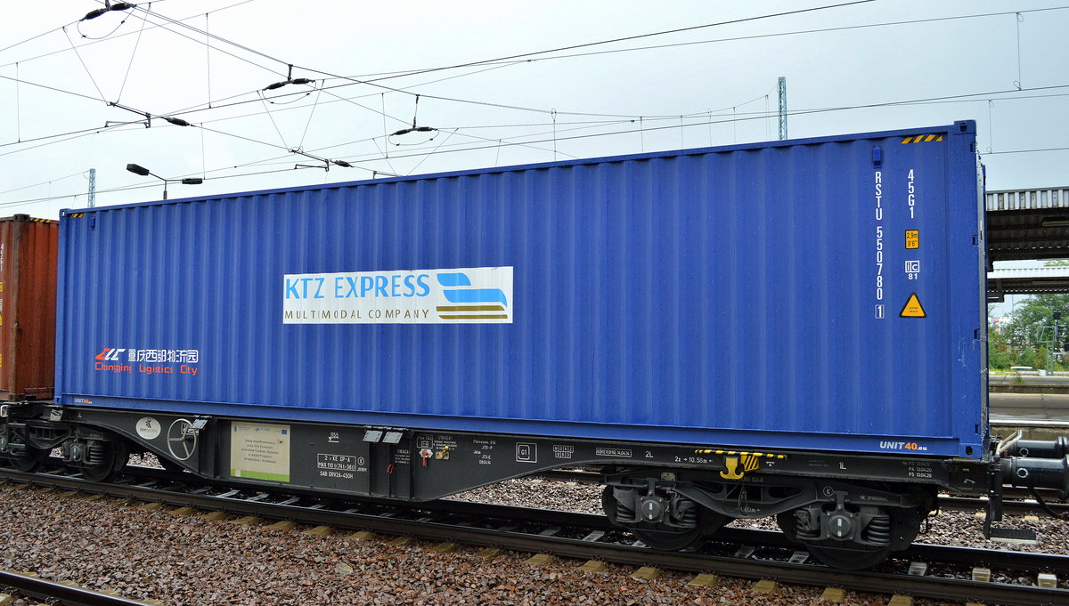 Ein KTZ EXPRESS MULTIMODAL COMPANY Container am 29.06.16 Bf. Flughafen Berlin-Schönefeld.