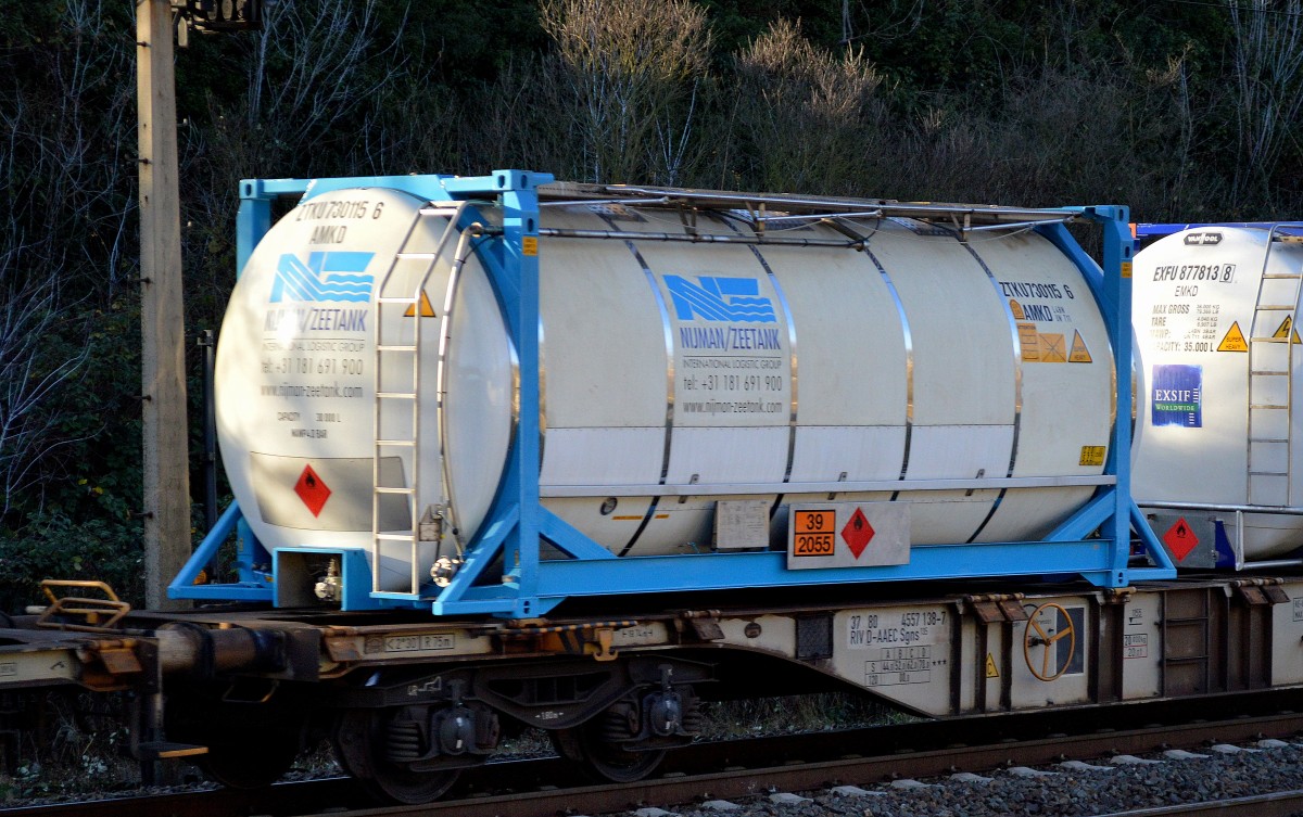 Ein NUMAN/ZEETANK Tankcontainer (UN-Nr.39/2055 = Styrol) am 10.12.15 Berlin-Hohenschönhausen.