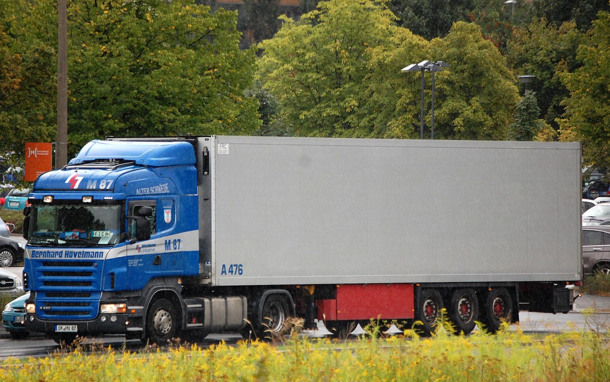 Ein SCANIA R420 Sattelzug der Fa. Bernhard H�velmann Logistik, 19.08.13 Berlin-Marzahn.