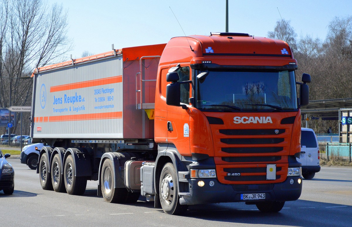 Ein SCANIA R450 Sattelkipper der Fa. Jens Reupke e.K. am 16.03.16 Berlin-Marzahn.