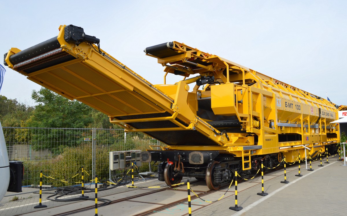 Ein Teil des Materialtranswagensystems der Badischen Gleisbaumschine GmbH (BGM GmbH) mit der Bezeichnung E-MT 100 für die Fa. ZÜRCHER BAU auf der Inno Trans Berlin, 24.09.14 