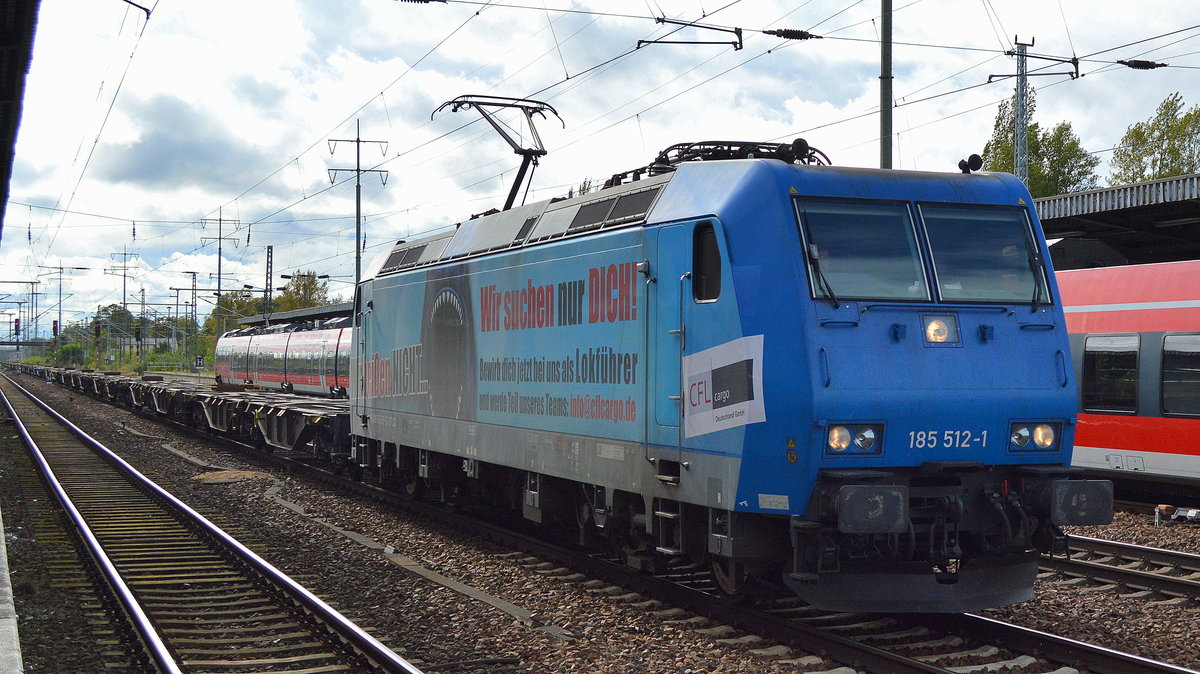 Eine der beeindruckensten neueren privaten Werbeloks ist im Moment für die CFL Cargo Deutschland unterwegs, die 185 512-1 [NVR-Number: 91 80 6185 512-1 D-CFLCA] Motiv Haifisch  Motto: wir beißen nicht...Eir suchen nur DICH  mit Containertransportzug (leer) am 14.09.17 Bf. Flughafen Berlin-Schönefeld.