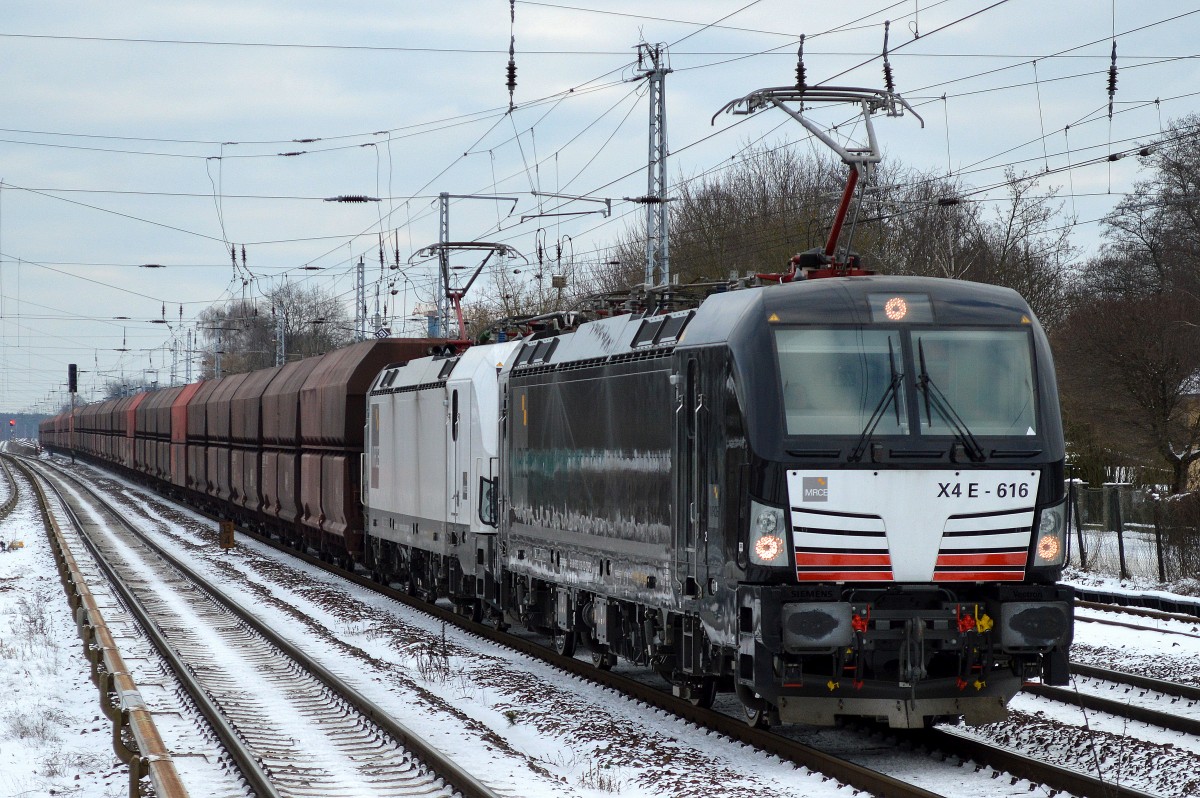 Erzleerzug mit MRCE Doppeltraktion X4 E - 616 [NVR-Number: 91 80 6193 616-0 D-DISPO, Siemens Bj.2015]  + X4 E - 611 [NVR-Number: 91 80 6193 611-1 D-DISPO, Siemens Bj.2015]  für DB Schenker Rail am 21.01.16 Berlin-Hirschgarten.