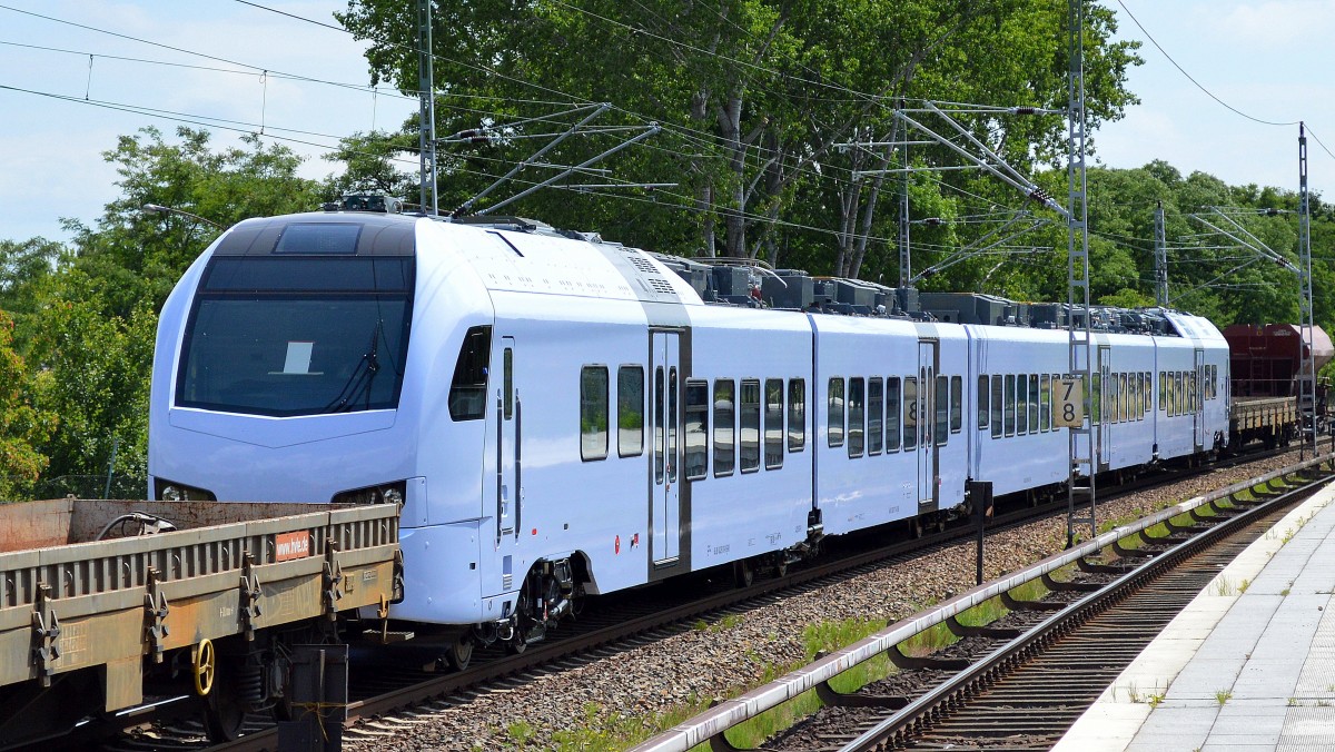 Fabrikneuer fünfteiliger STADLER FLIRT für die DB mit der Nr. 429 610-9/829 710-3/429 110-0 bei seiner Überführungsfahrt am 16.06.14 Mühlenbeck/Mönchmühle b.Berlin.