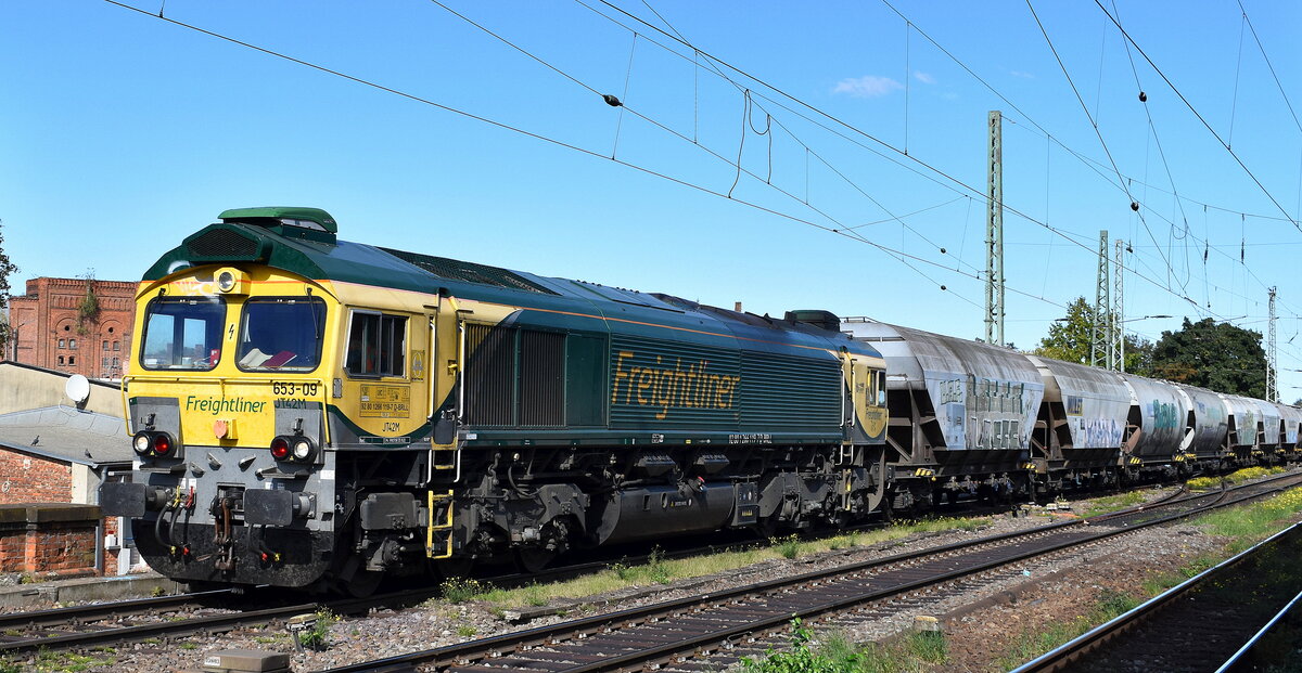 FDE – Freightliner DE GmbH, Berlin [D] mit der geleasten BRLL Lok  653-09  [NVR:  92 80 1 266 119-7 D-BRLL ] und einem Getreidezug am 24.09.25 Höhe Bahnhof Magdeburg-Neustadt.