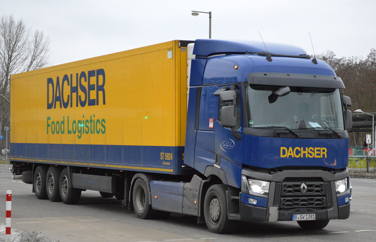 Ganz neue Renault T-Truck Zugmaschine der Sped.S.W.L. für die Fa. DACHSER mit Kühlthermo-Trailer für Nahrungsmitteltransporte am 07.02.17 Berlin-Marzahn.