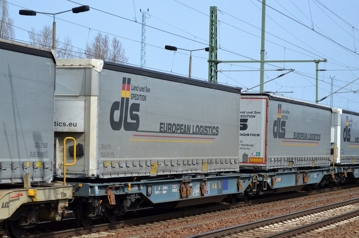 Gelenk-Taschenwagen vom Einsteller WASCOSA mit der Nr. 37 TEN-RIV 80 D-WASCO 4993 696-6 Sdggmrs am 03.04.16 Bhf. Flughafen Berlin-Schönefeld.