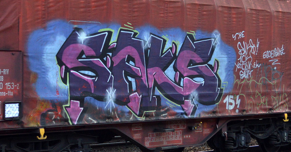 Graffiti am 19.04.16 Bf. Flughafen Berlin-Schönefeld gesichtete.