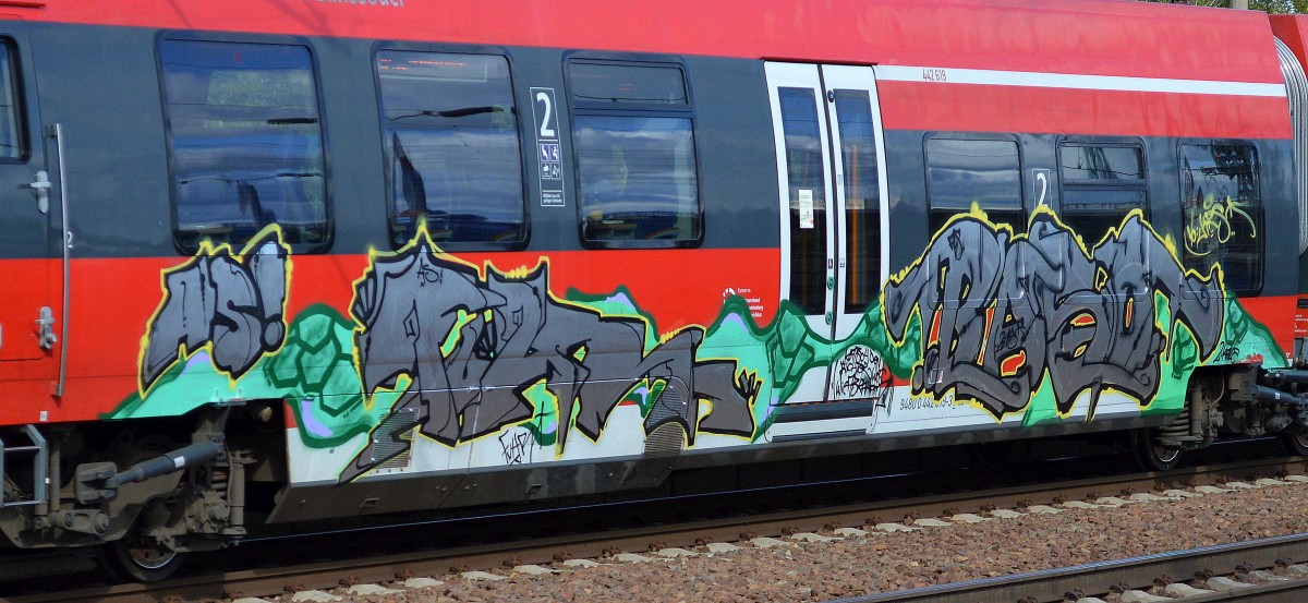 Graffiti am 27.0.15 Bhf. Flughafen Berlin-Schönefeld gesichtet.