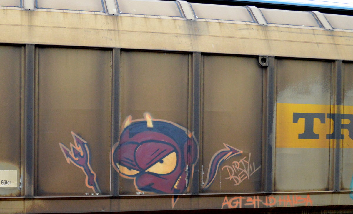 Graffiti gesichtet am 12.08.16 Bf. Flughafen Berlin-Schönefeld.