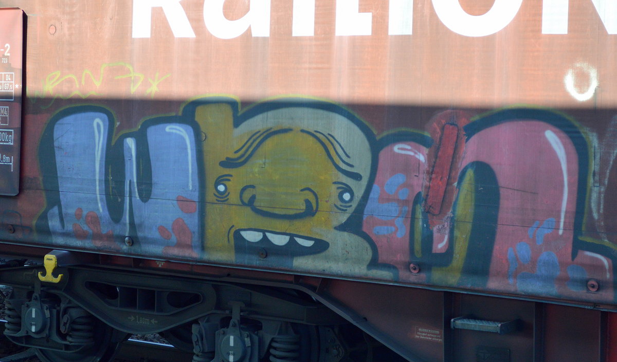 Graffiti gesichtet am 14.02.17 Bf. Flughafen Berlin-Schönefeld.