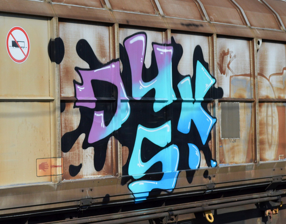Graffiti gesichtet am 15.09.16 Bf. Flughafen Berlin-Schönefeld.
