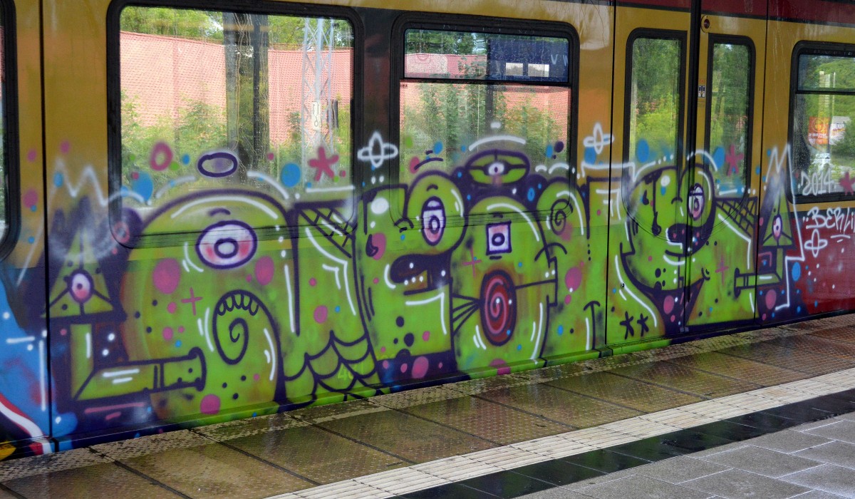 Graffiti gesichtet am 24.06.14 Berlin-Karow an einer S2.