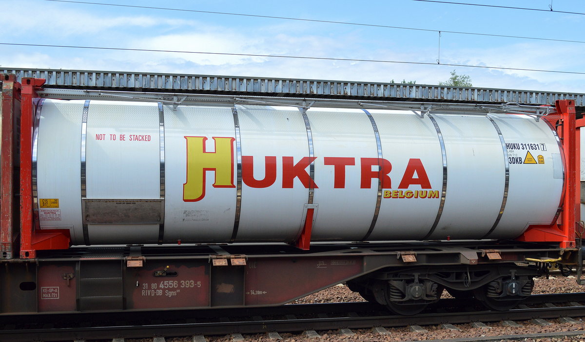 Großer Tankcontainer der belgischen Fa. HUKTRA am 13.07.16 Bf. Flughafen Berlin-Schönefeld.