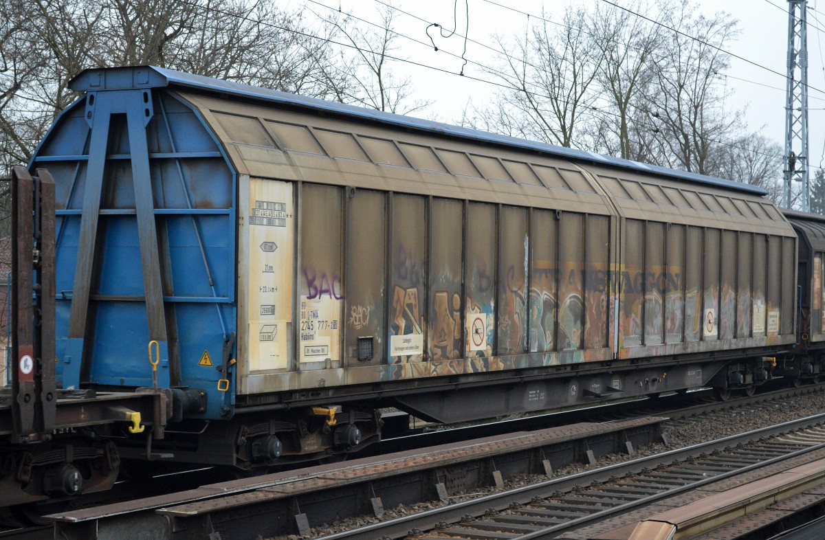 Großräumiger Schiebewandwagen vom Einsteller TRANSWAGGON mit der Nr. 83 80 D-TWA 2745 777-2(P) Habiins 12 Bf. Maschen Rbf Ladegut: Kartonagen und andere Güter am 16.02.15 Berlin-Karow. 