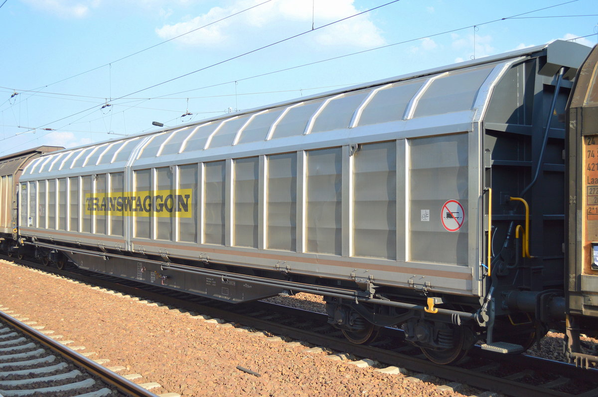 Großraum-Schiebewandwagen vom Einsteller TRANSWAGGON mit schweizer Registrierung mit der Nr. 33 RIV 85 CH-TWA 2740 572-8 Habbiins 17 am 13.09.16 Bf. Flughafen Berlin-Schönefeld.