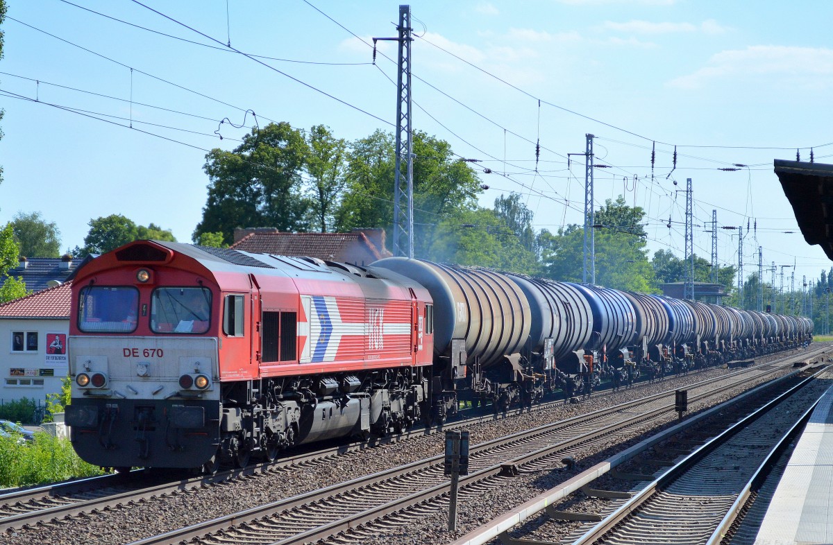 HGK/RHC DE 670 (266 070-2) mit Kesselwagenzug Richtung Schwedt am 07.06.14 Berlin-Karow.