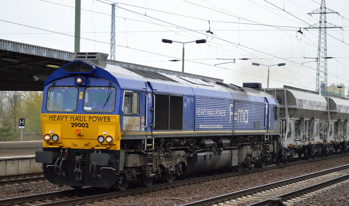 HHPI 29002 (266 464-7) mit den firmen-üblichen langen Ganzzügen Schüttgutwagen am 15.04.16 Bhf. Flughafen Berlin-Schönefeld. 