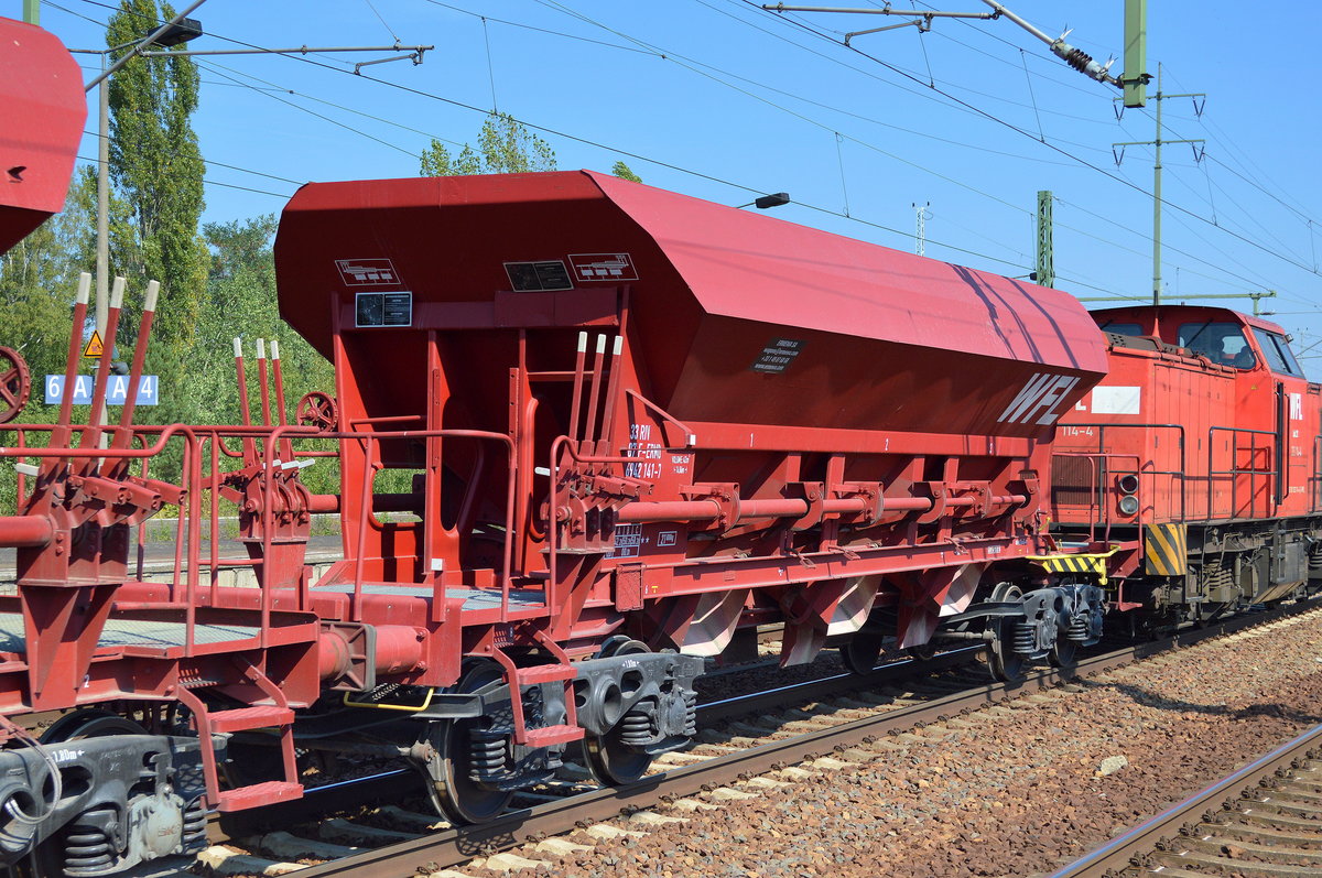 Hier einer der von WFL von ERMEWA angemieteten Schüttgutwagen mit der Nr. 33 RIV 87 F-ERMD 6942 141-7 Facs am 08.09.16 Bf. Flughafen Berlin-Schönefeld. 