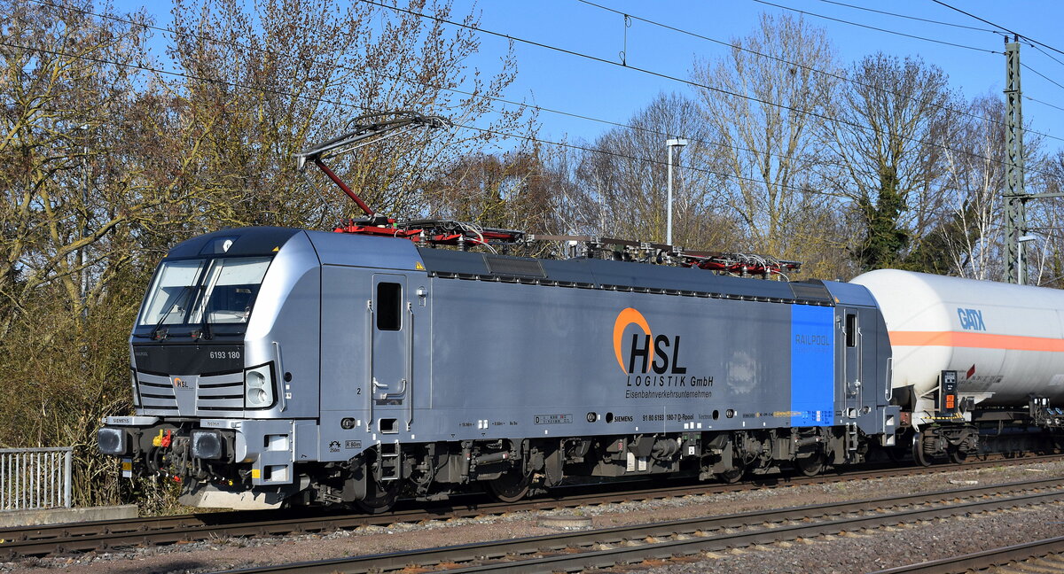 HSL Logistik GmbH, Hamburg [D] mit der recht neuen geleasten Railpool Vectron  6193 180  [NVR-Nummer: 91 80 6193 180-7 D-Rpool] und einem Ganzzug Druckgaskesselwagen für das Ladegut  Butadiene am 27.03.25 Höhe Bahnhof Niederndodeleben.