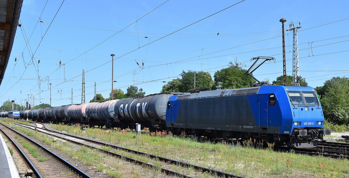 HSL Logistik GmbH, Hamburg-Tiefstack [D] mit der geleasten ATLU Lok  185 510-5  [NVR-Nummer: 91 80 6185 510-5 D-ATLU] und einem Kesselwagenzug für Dieselkraftstoff am 20.06.25 Höhe Bahnhof Stendal Hbf.
