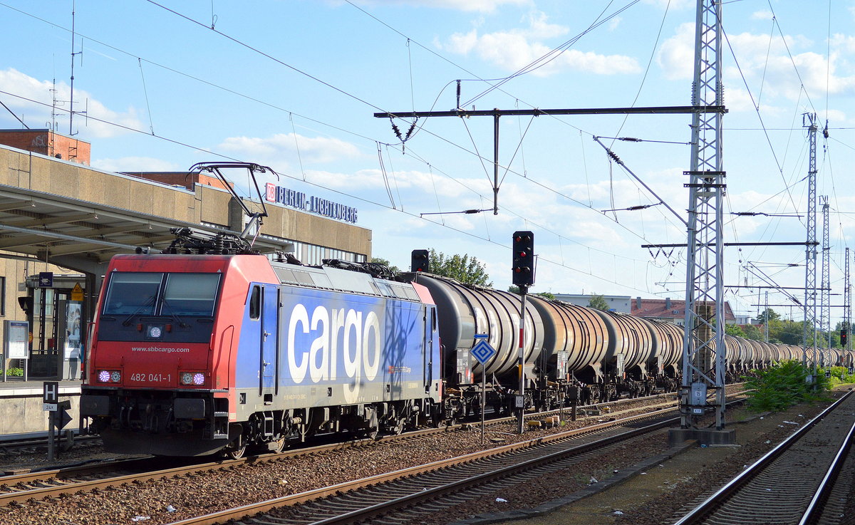 HSL mit Re 482 041-1 und Kesselwagenzug (leer)Richtung Stendel Durchfahrt Bf. Berlin-Lichtenberg am 17.07.17