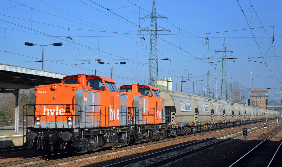 hvle Doppeltraktion V160.9/203 141-7 + V160.8/203 616-8 mit einem Getreidezug für die Fa. Bohnhorst Rail & Logistik am 14.02.17 Durchfahrt Bf. Flughafen Berlin-Schönefeld.