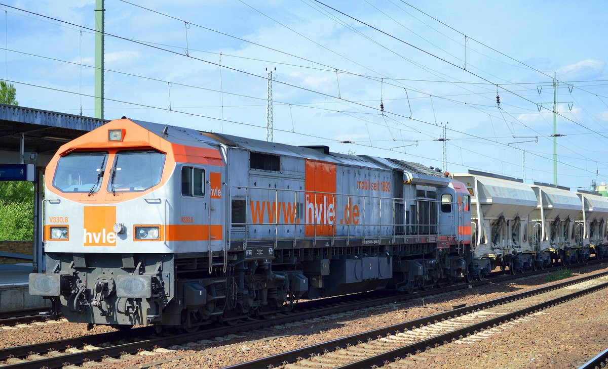 HVLE Tiger V330.8 (250 009-8) mit Schüttgutwagenzug am 27.06.17 Durchfahrt Bf. Flughafen Berlin-Schönefeld.