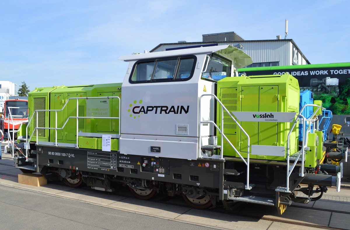 ine sehr erfolgreiche dieselhydraulische Rangierlokomotive ist die Vossloh G 6 schon seit längerem, auf der Inno Trans wird die Captrain Lok (98 80 0650 100-7 D-VL)gezeigt, 28.09.14 Inno Trans Berlin.