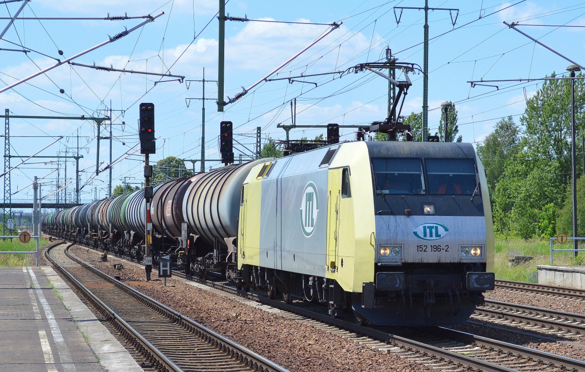 ITL 152 196-2 mit Kesselwagenzug am 06.06.14 Durchfahrt Bhf. Flughafen Berlin-Schönefeld.