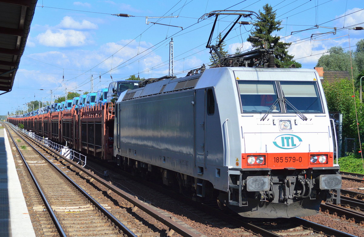 ITL 185 579-0 mit PKW-Transportzug (VW Nutzfahrzeuge) am 28.06.16 Berlin-Hirschgarten.