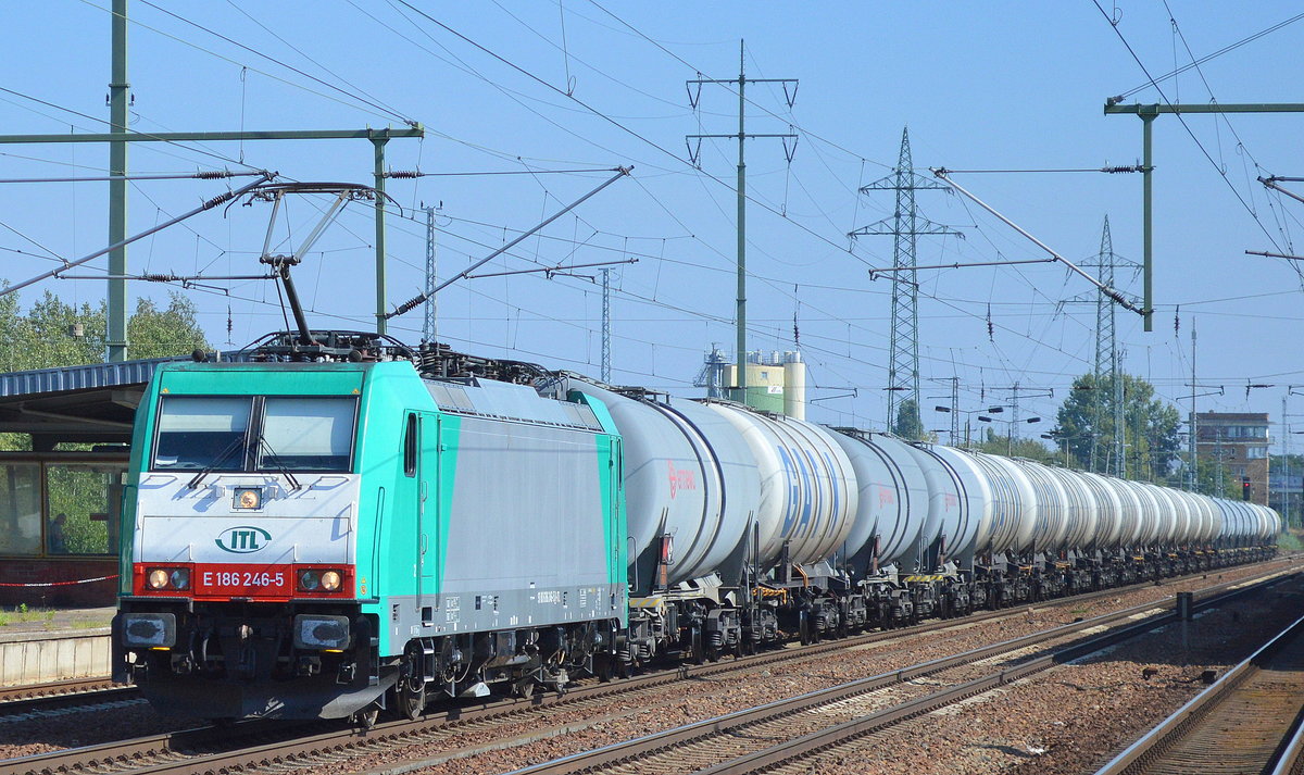 ITL E 186 246-5 (91 80 6186 246-5 D-ITL, Bombardier Bj.2009) mit Kesselwagenzug am 08.09.16 Bf. Flughafen Berlin-Sch�nefeld.