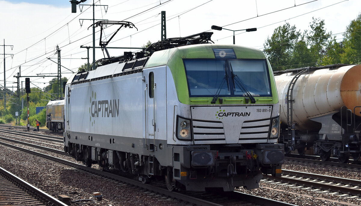 ITL - Eisenbahngesellschaft mbH, Dresden [D] mit ihrer Vectron  193 891-9   [NVR-Nummer: 91 80 6193 891-9 D-ITL] am 27.08.25 Höhe Bahnhof Schönefeld b. Berlin.
