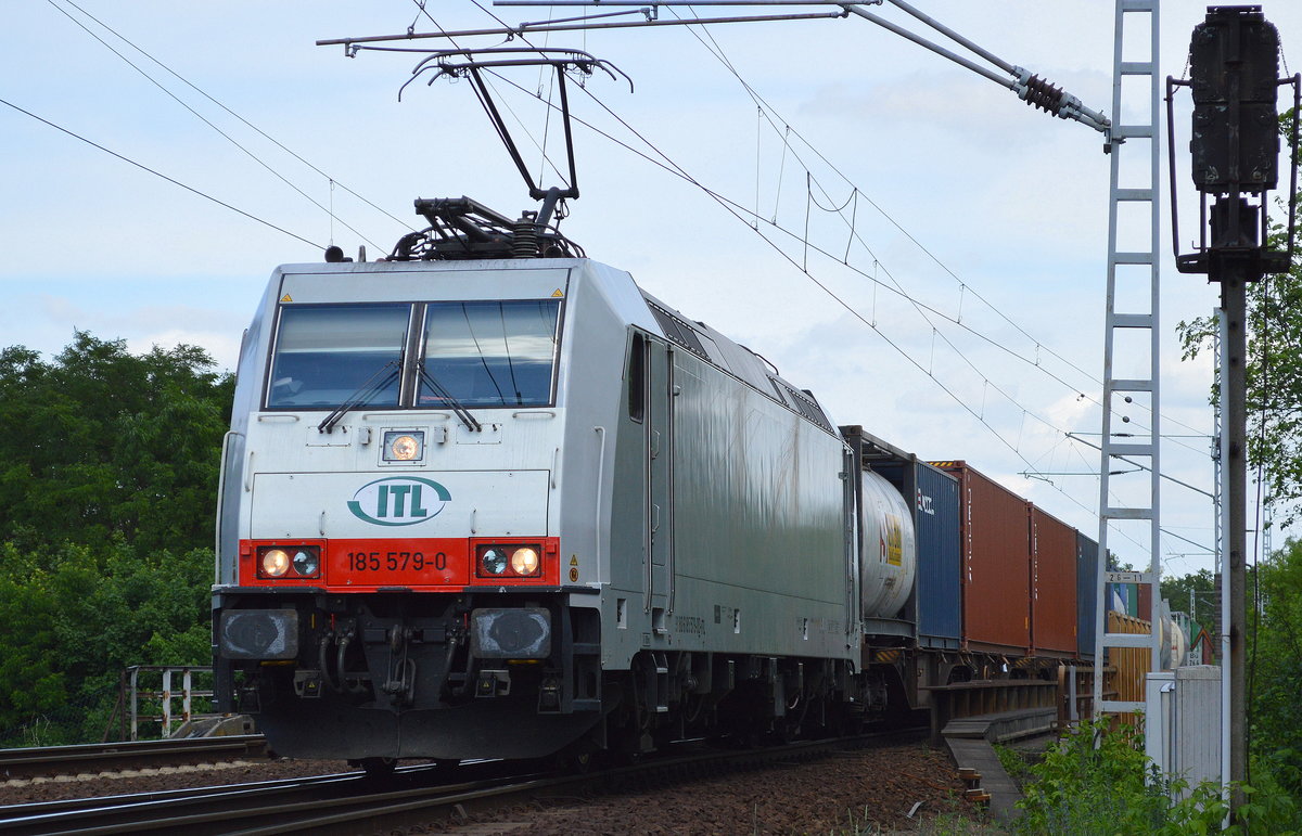 ITL mit 185 579-0 und Containerzug am 14.06.17 Berlin-Wuhlheide.