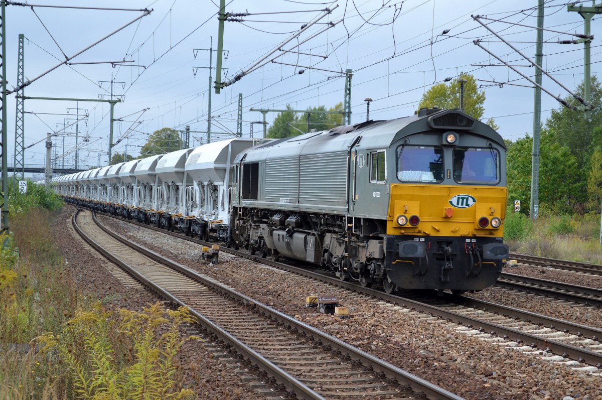 ITL mit CB 1001 (266 106-4 mit Ganzzug tschechischer Schüttgutwagen am 11.09.14 Bhf. Flughafen Berlin-Schönefeld.