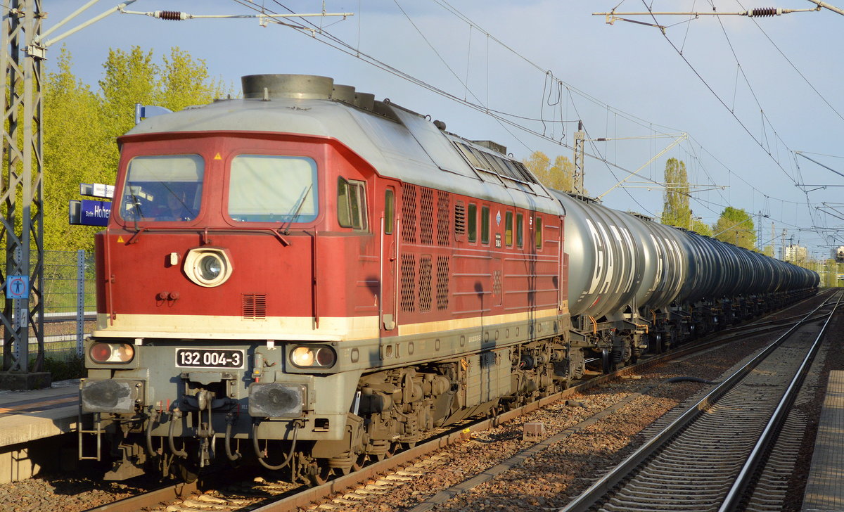 LEG 132 004-3 (232 204-0) mit Kesselwagenzug (leer)Richtung Stendell am 27.04.17 Berlin-Hohenschönhausen.
