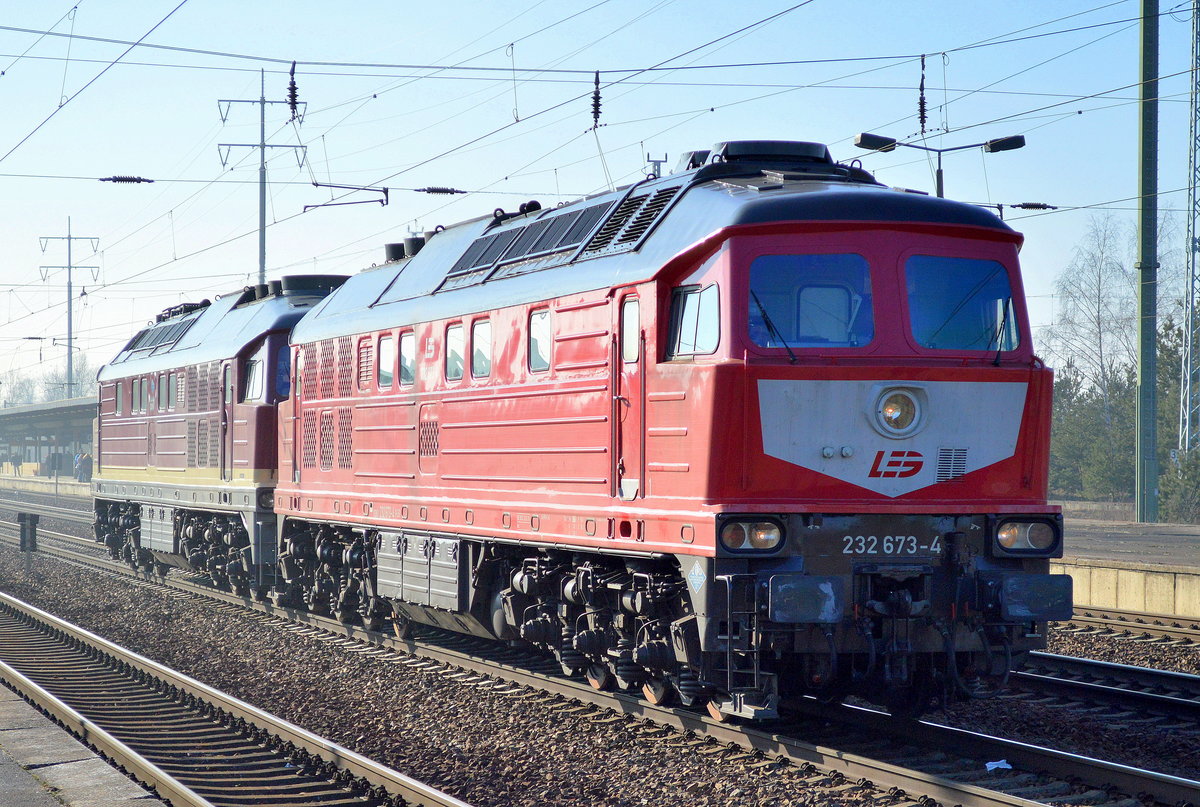 LEG 232 673-4 mit LEG 132 109-0(232 109-9) am Haken am 14.02.17 Bf. Flughafen Berlin-Schönefeld.