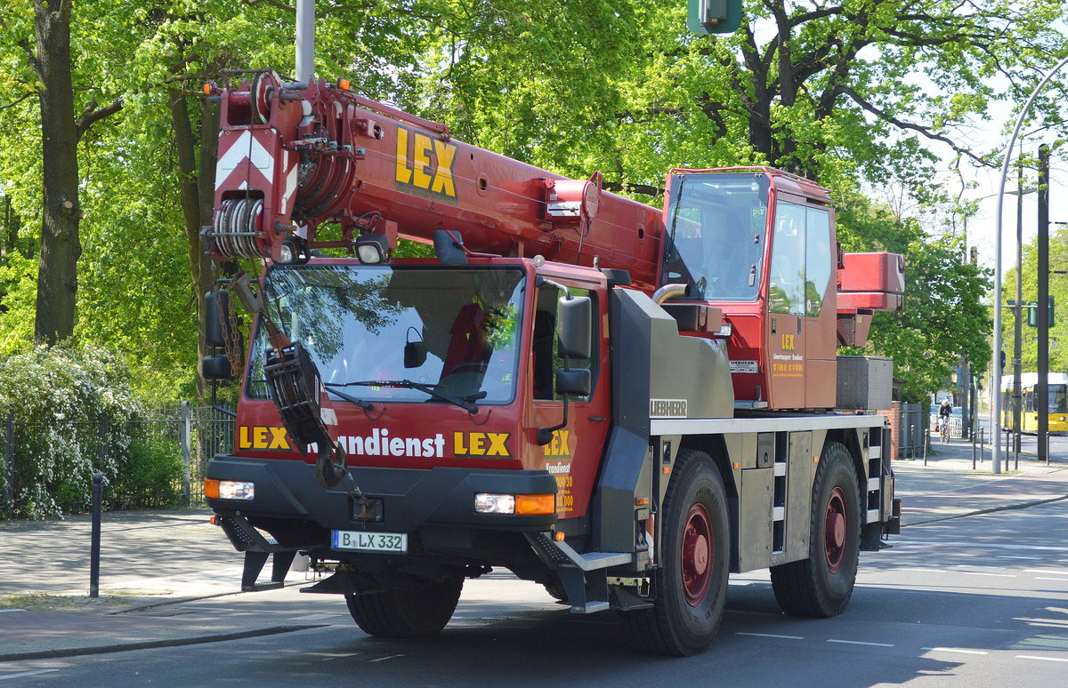 LIEBHERR LTM 1030-2.1 Mietkran der Fa. LEX am 09.05.16 Berlin-Wuhlheide.