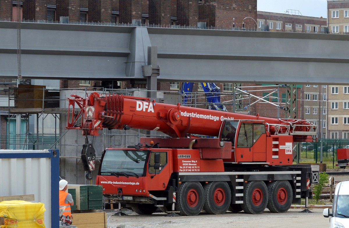 LIEBHERR LTM Typ? Fahrzeugkran der Fa. DFA Industriemontage GmbH am 03.06.15 Großbaustelle Berlin-Ostkreuz.