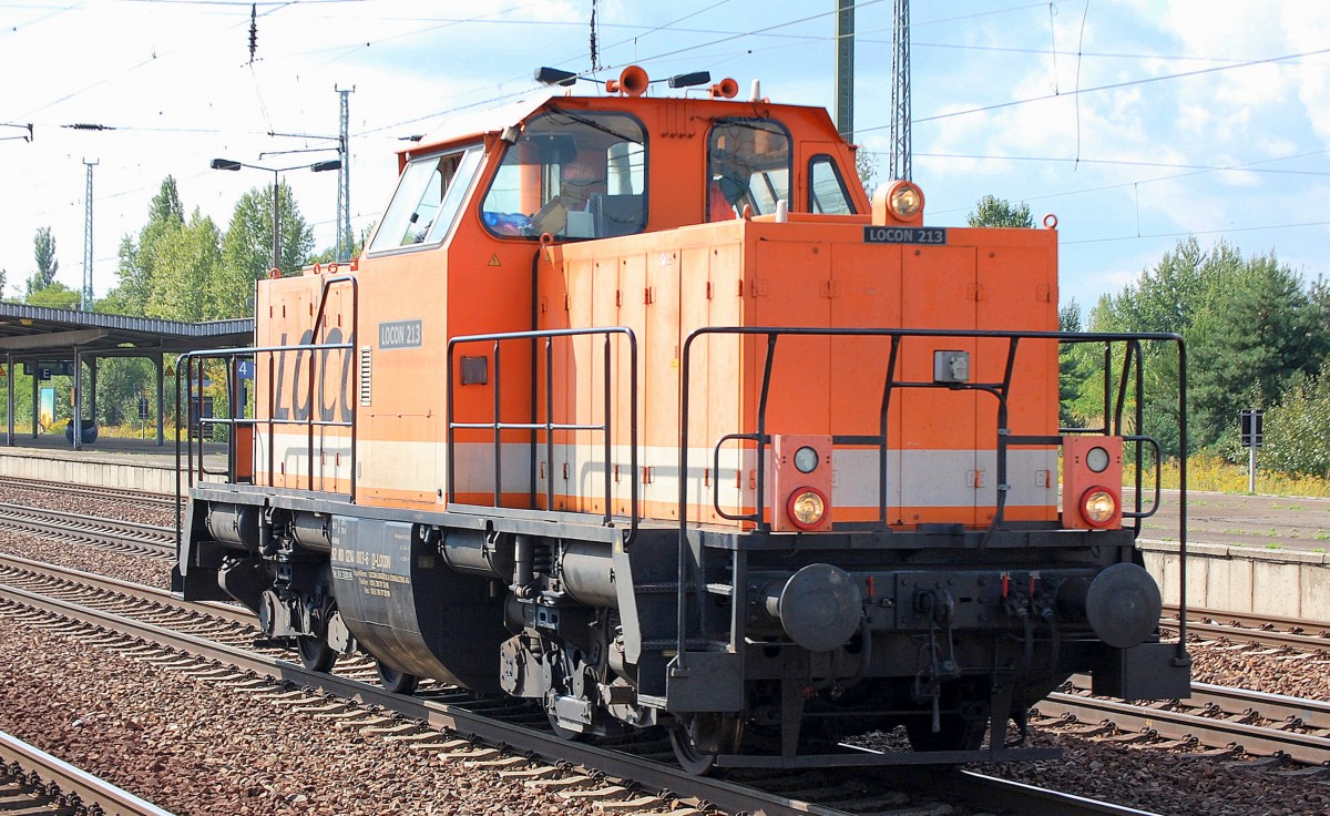 LOCON 213 (214 003-6) bei der Durchfahrt im Bhf. Flughafen Berlin-Sch�nefeld, 21.09.13