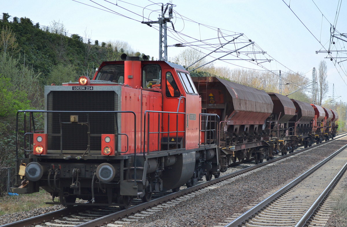 LOCON 214 (214 004-4) mit leerem Schotterzug am 06.04.16 Berlin-Hohenschönhausen. 
