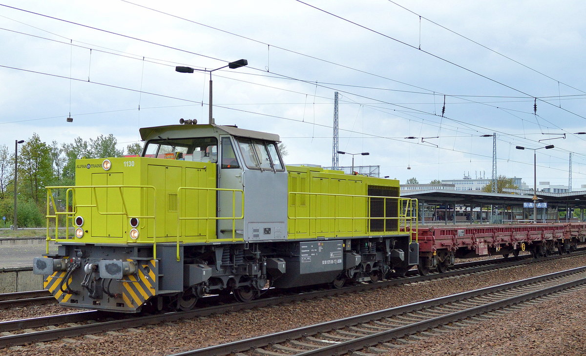 LOCON mit der Apha Trains 1130 (275 109-7) und einer Reihe Drehgestell-Flachwagen am 10.05.17 Bf. Flughafen Berlin-Schönefeld.
