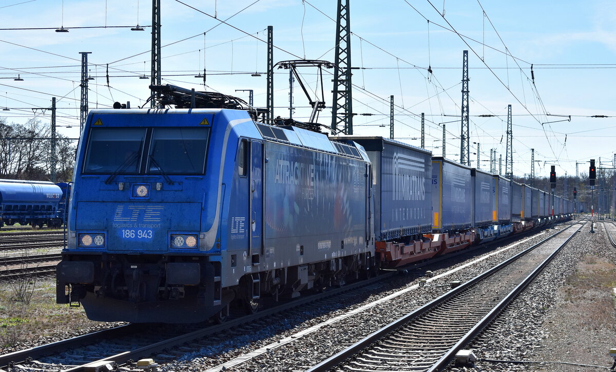 LTE Logistik und Transport GmbH, Graz [A] mit ihrer  186 943  [NVR-Nummer: 91 80 6186 943-7 D-LTE] und einem KLV-Zug Richtung Polen am 15.04.26 Höhe Bahnhof Ruhland.