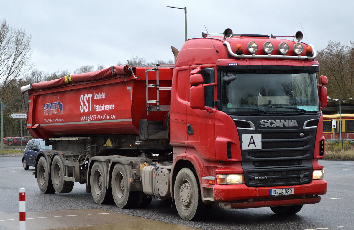 Mächtiger SCANIA R500 Sattelkipper der Fa. SST aus Berlin am 25.01.18 Berlin-Marzahn.