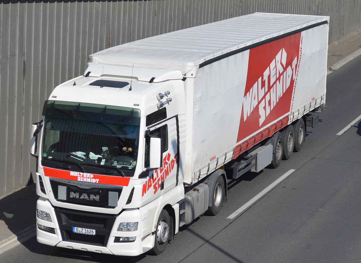 MAN TGX 18.480 Zugmaschine mit Trailer der Fa. WALTER SCHMIDT am 21.04.16 Berliner Stadtautobahn Höhe Knobelsdorffstr.